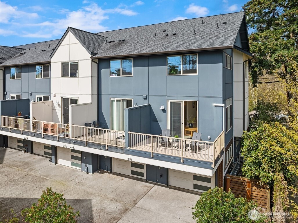 4071 NE 50th Street