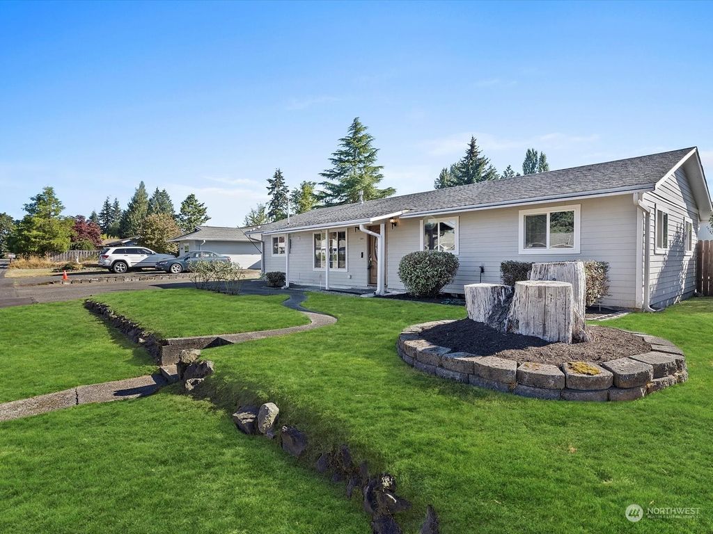 Photo of 16864 122nd Avenue SE, Renton, WA 98058 (MLS # 1990242)