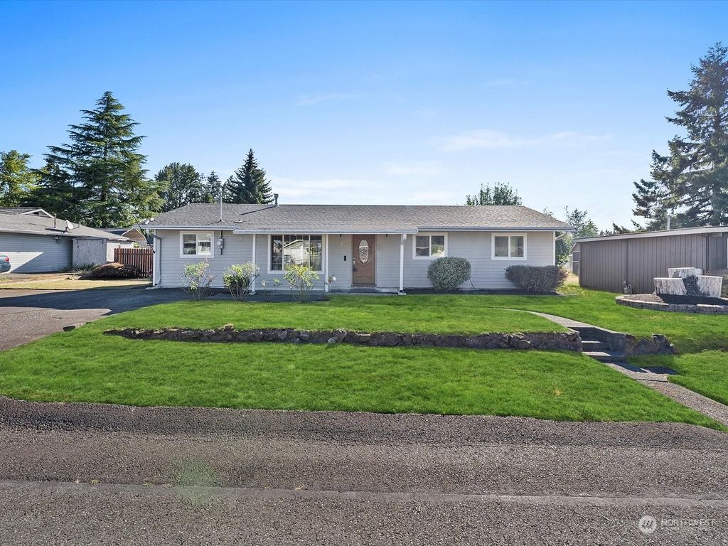 Photo of 16864 122nd Avenue SE, Renton, WA 98058 (MLS # 1990242)