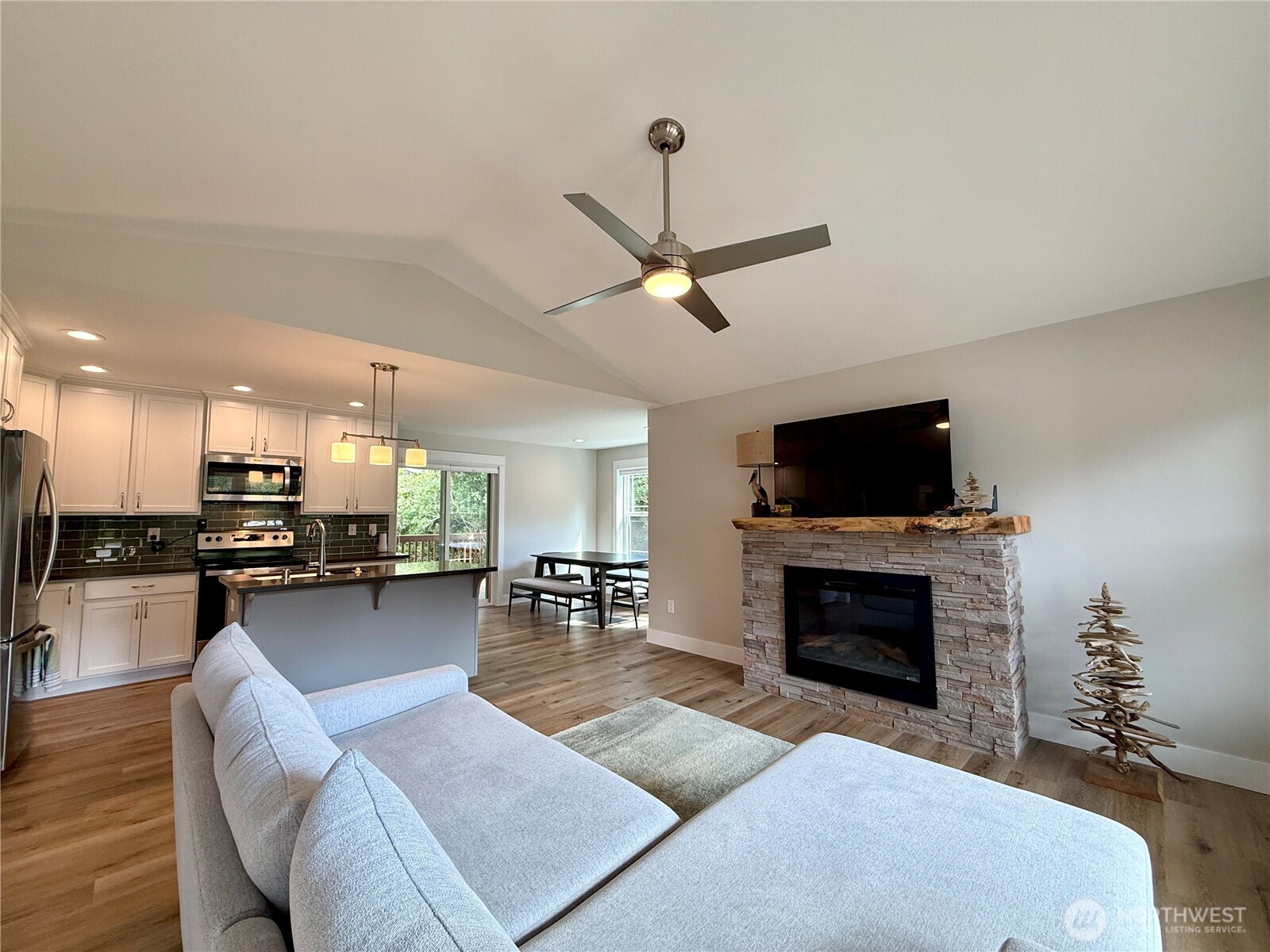 335 N Wynoochee Drive SW
