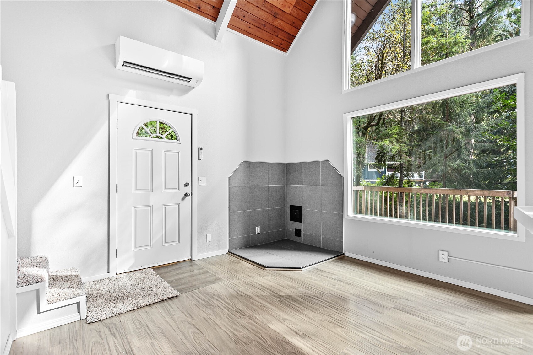 2 Creekside Lane