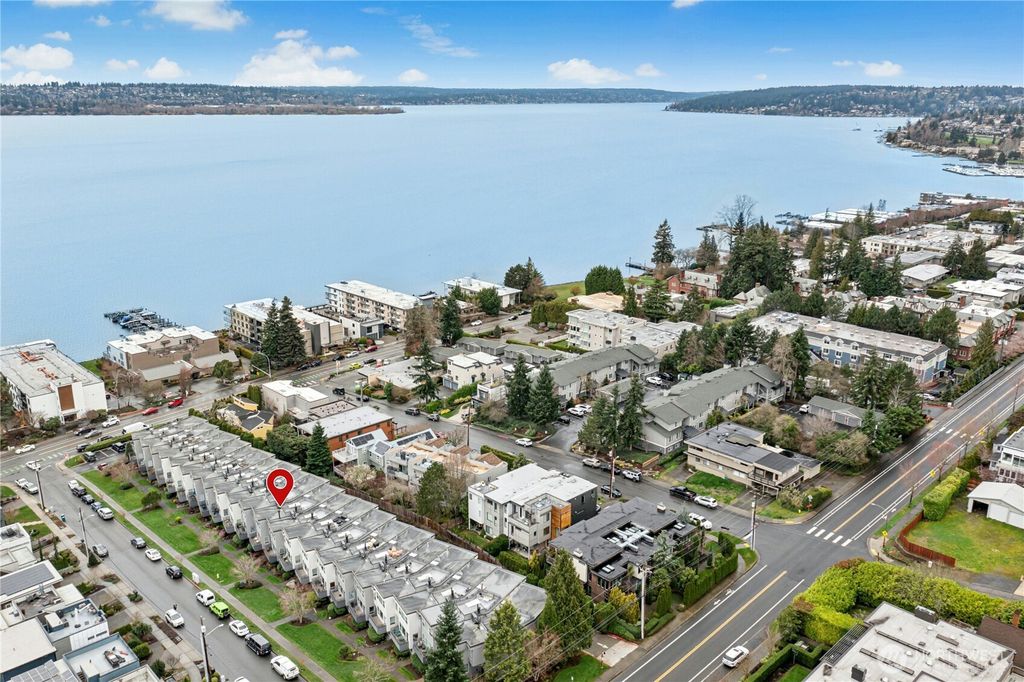 Photo of 10128 NE 63rd Street, Kirkland, WA 98033 (MLS # 2489727)