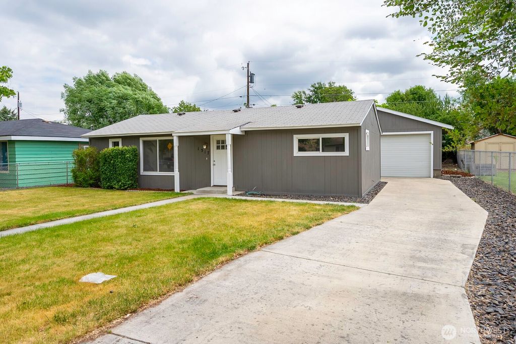 Photo of 1517 N Mary Street, Moses Lake, WA 98837 (MLS # 2532687)
