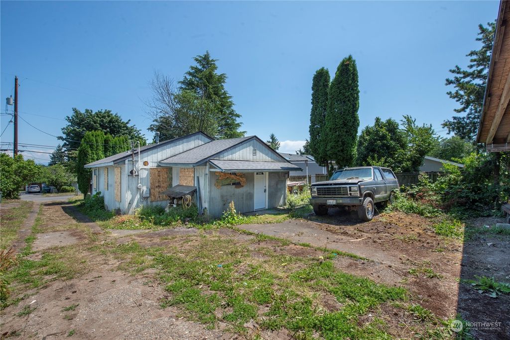 Photo of 10049 35th Avenue SW, Seattle, WA 98146 (MLS # 2147721)