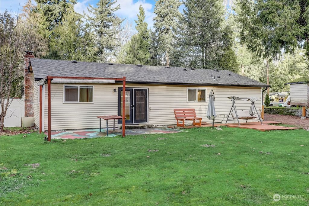 Photo of 21421 NE 61st Street, Redmond, WA 98053 (MLS # 2196244)