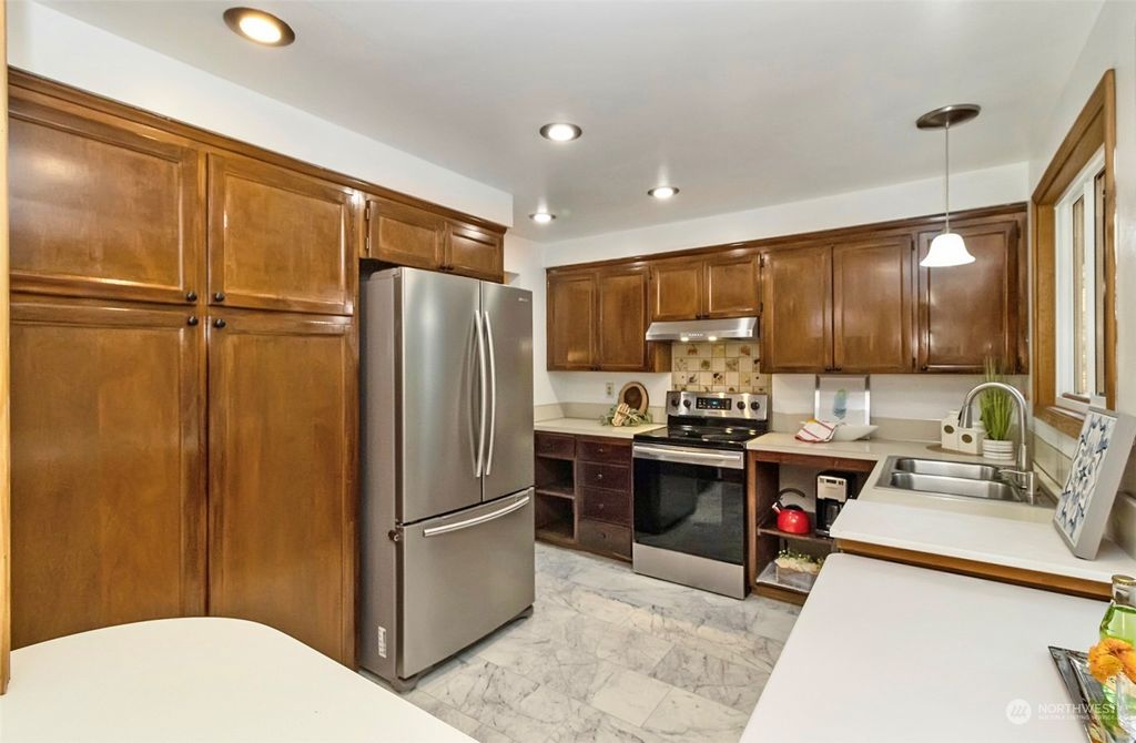 Photo of 1618 196th Place SW, Lynnwood, WA 98036 (MLS # 2044486)