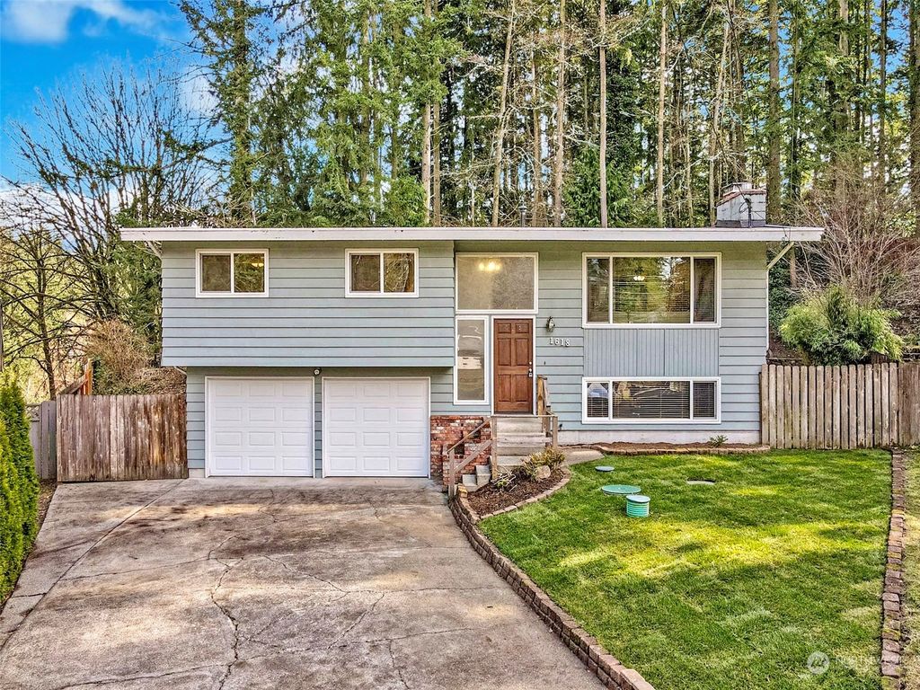 Photo of 1618 196th Place SW, Lynnwood, WA 98036 (MLS # 2044486)