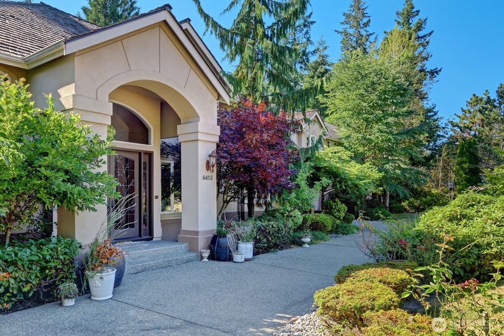 Photo of 6413 163rd Place SE, Bellevue, WA 98006 (MLS # 2408028)