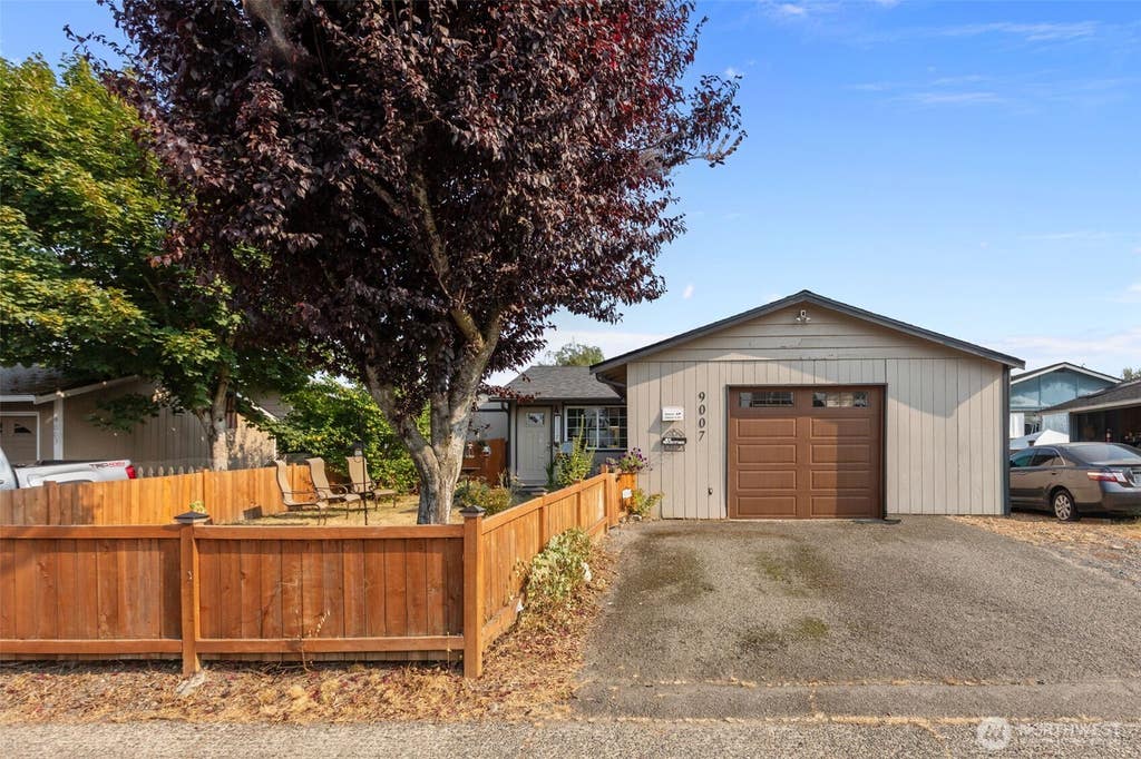 Photo of 9007 10th Street NE, Lake Stevens, WA 98258 (MLS # 2566264)