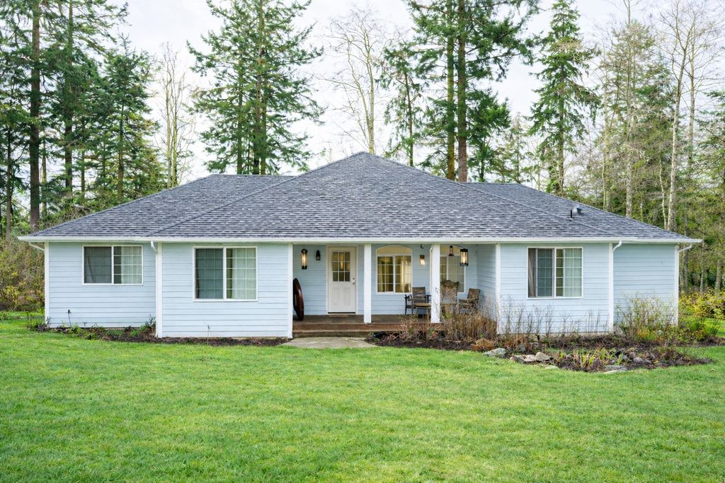 Photo of 2272 N Williams Rd, Oak Harbor, WA 98277 (MLS # 2467091)