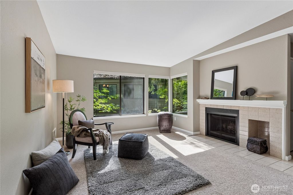 Photo of 1380 Bellevue Way NE #4, Bellevue, WA 98004 (MLS # 2526967)