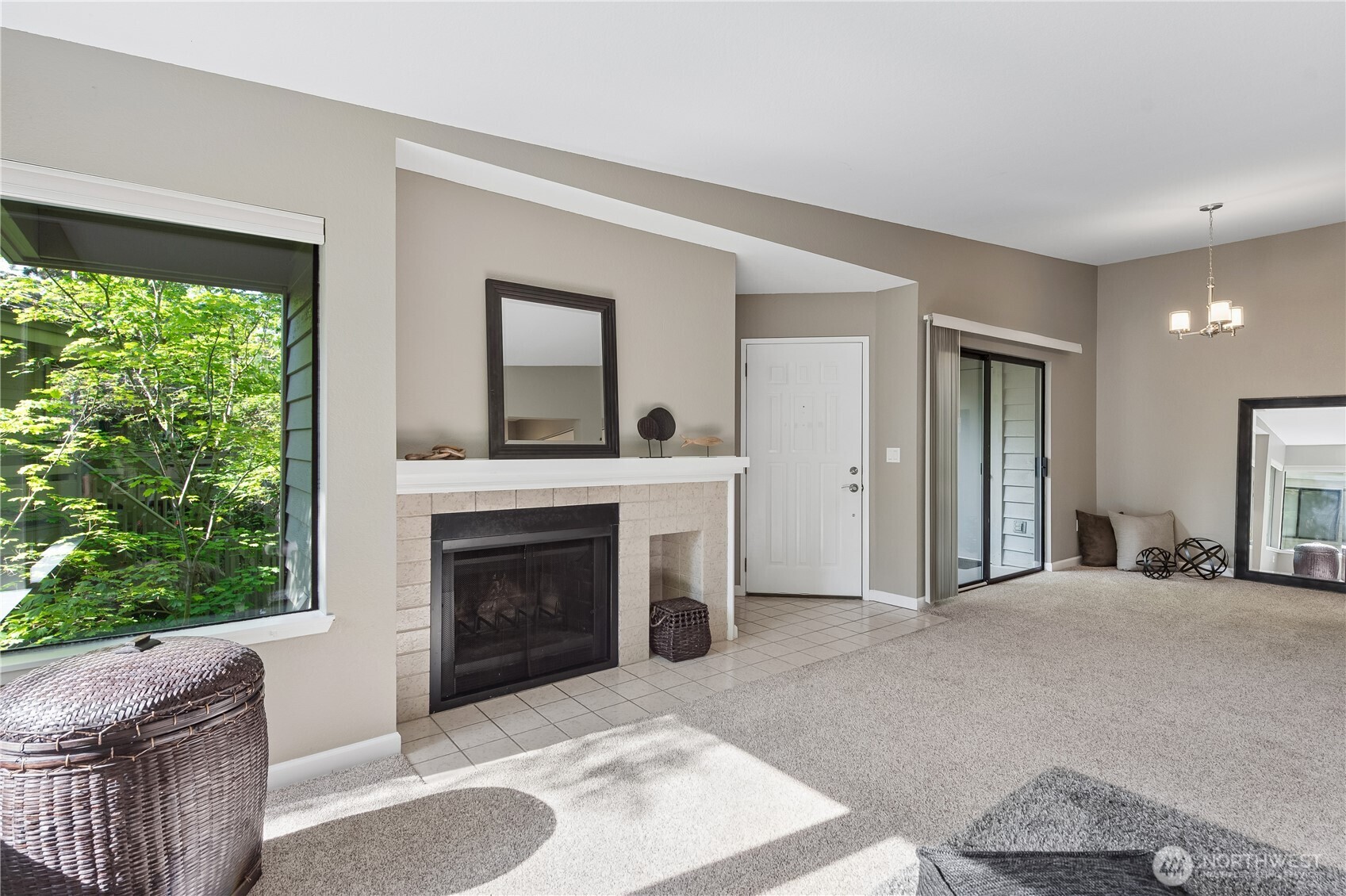 1380 Bellevue Way NE 4