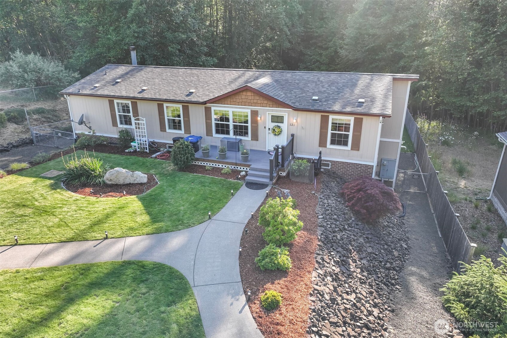 121 E Willapa Road