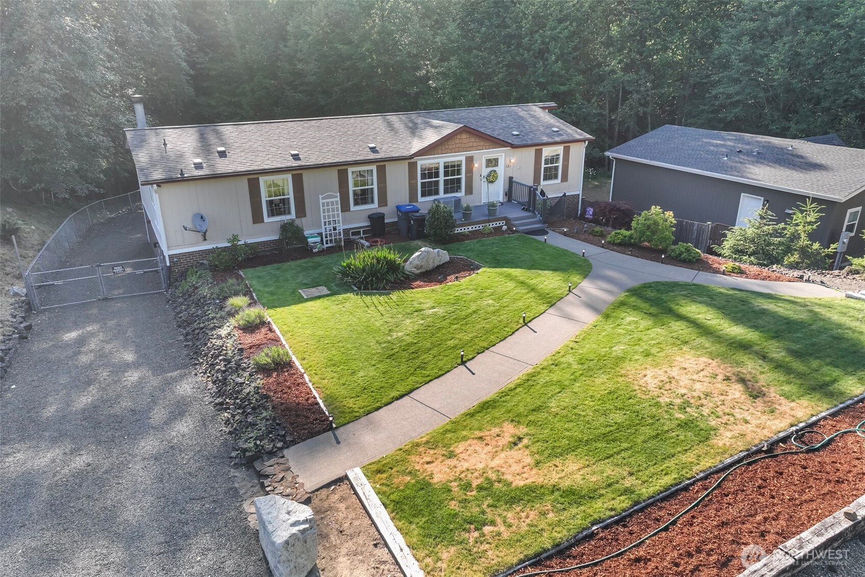 121 E Willapa Road
