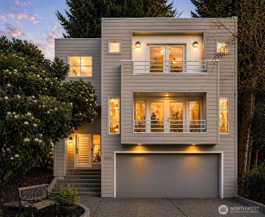 Photo of 11203 NE 106th Place, Kirkland, WA 98033 (MLS # 2507300)