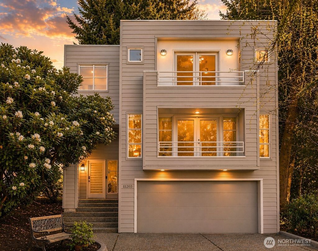 Photo of 11203 NE 106th Place, Kirkland, WA 98033 (MLS # 2507300)