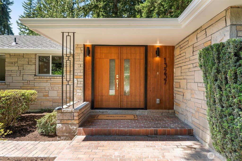 Photo of 13237 8th Avenue NW, Seattle, WA 98177 (MLS # 2550162)