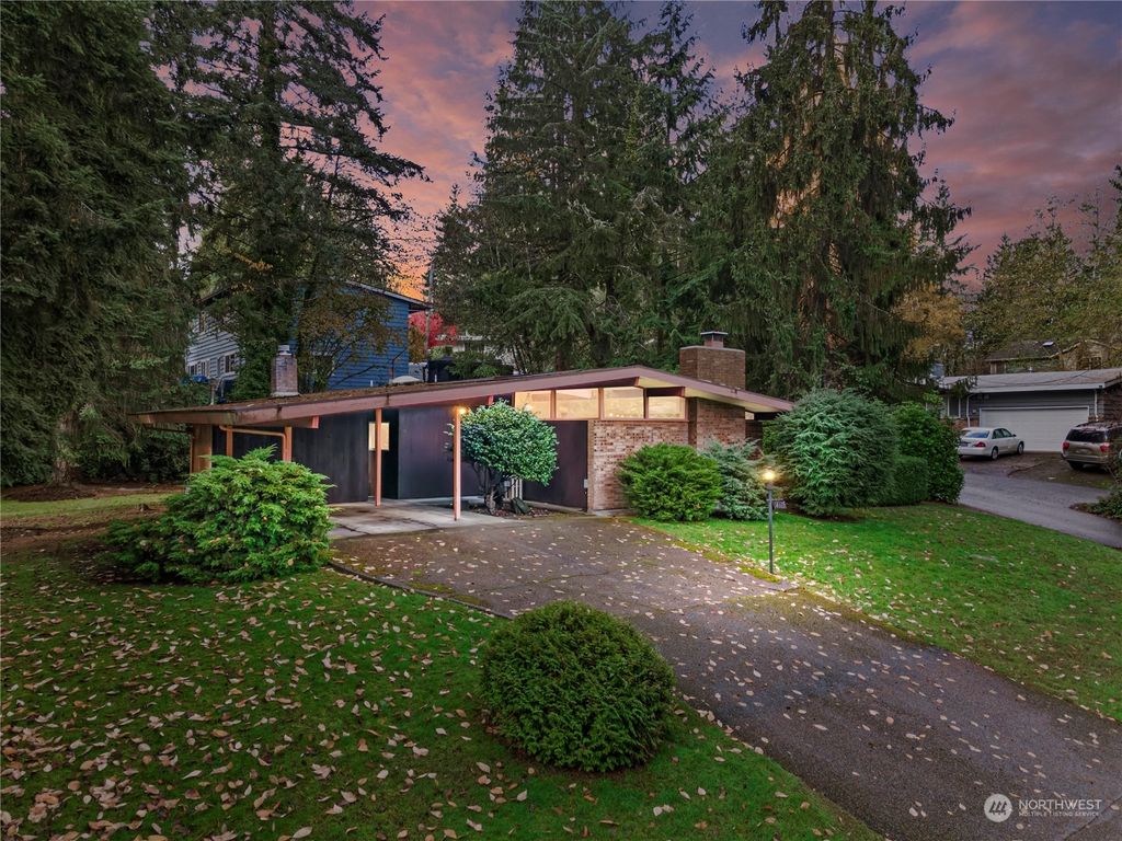 Photo of 14615 12th Ave Ave NE, Shoreline, WA 98155 (MLS # 2180185)