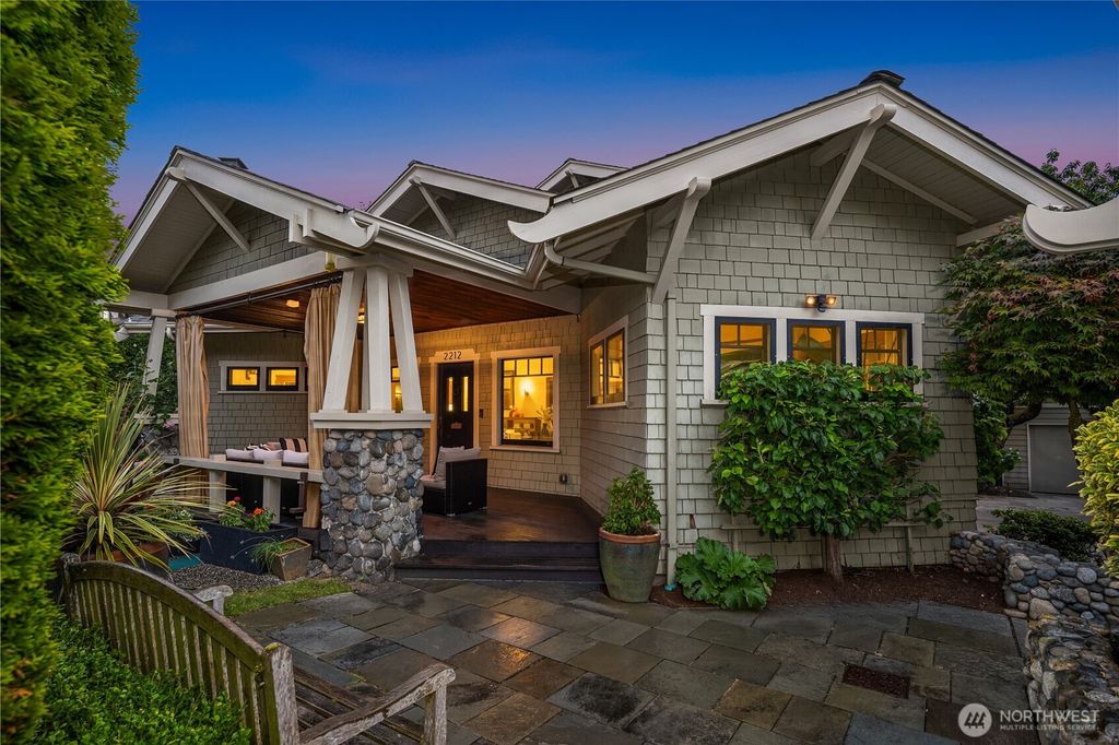 Photo of 2212 Federal Avenue E, Seattle, WA 98102 (MLS # 2531571)