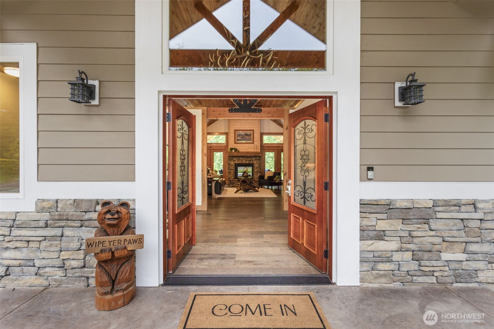 9189 NE Country Woods Lane