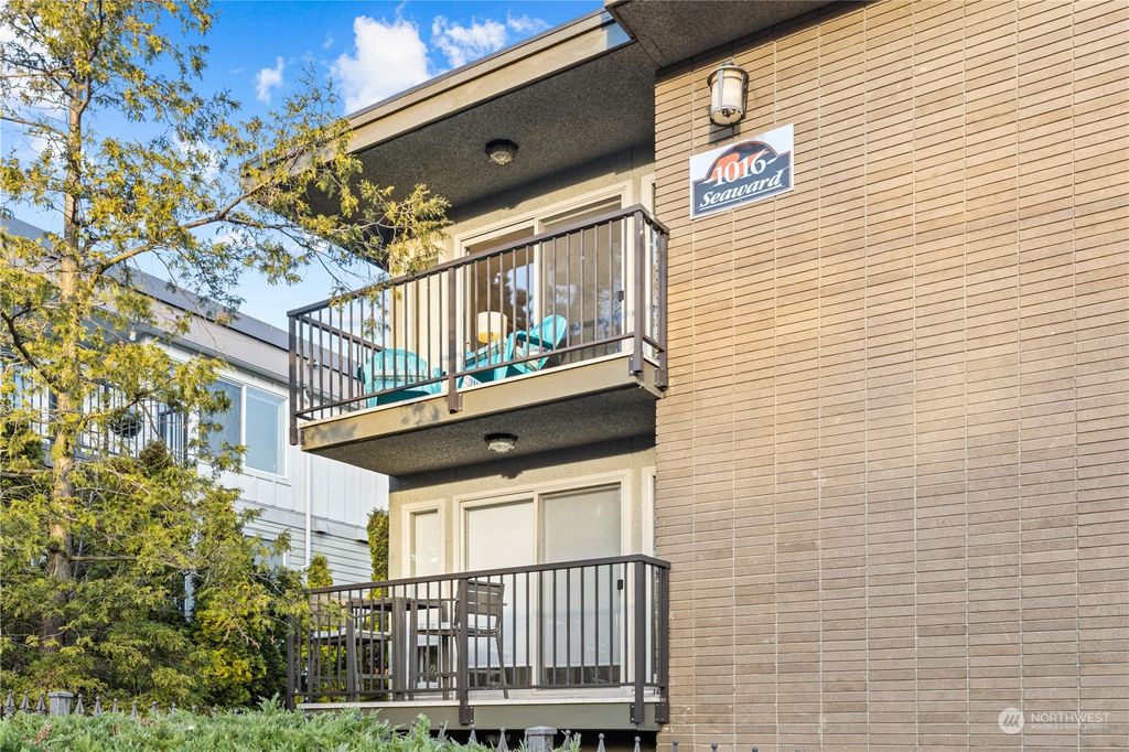 Photo of 1016 6th Avenue N #302, Seattle, WA 98109 (MLS # 2034905)