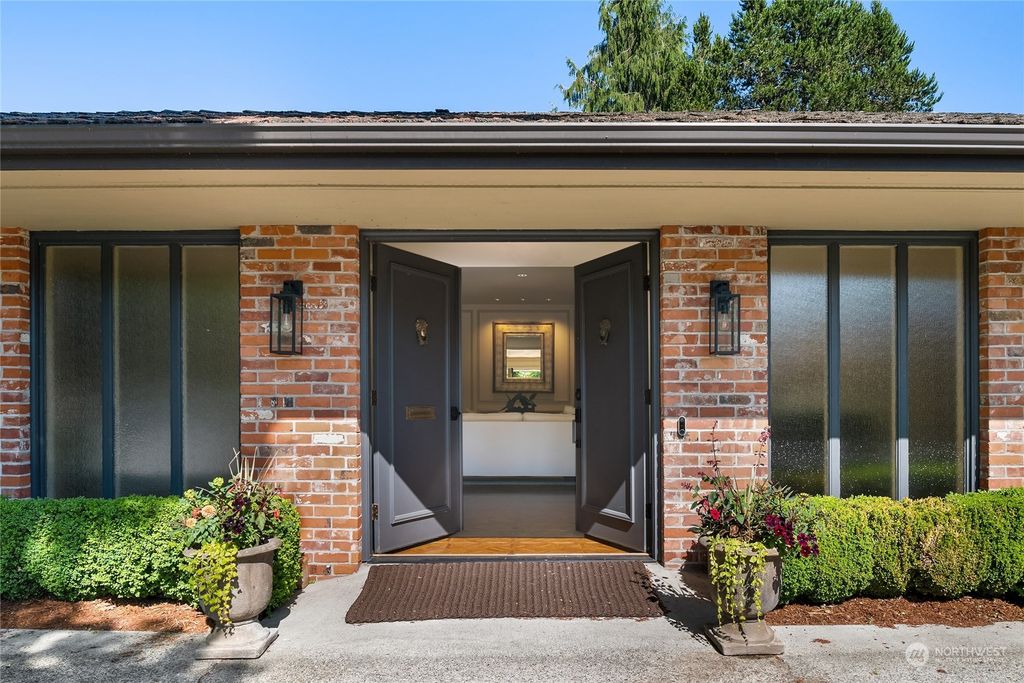 Photo of 1612 Shenandoah Drive E, Seattle, WA 98112 (MLS # 2076652)