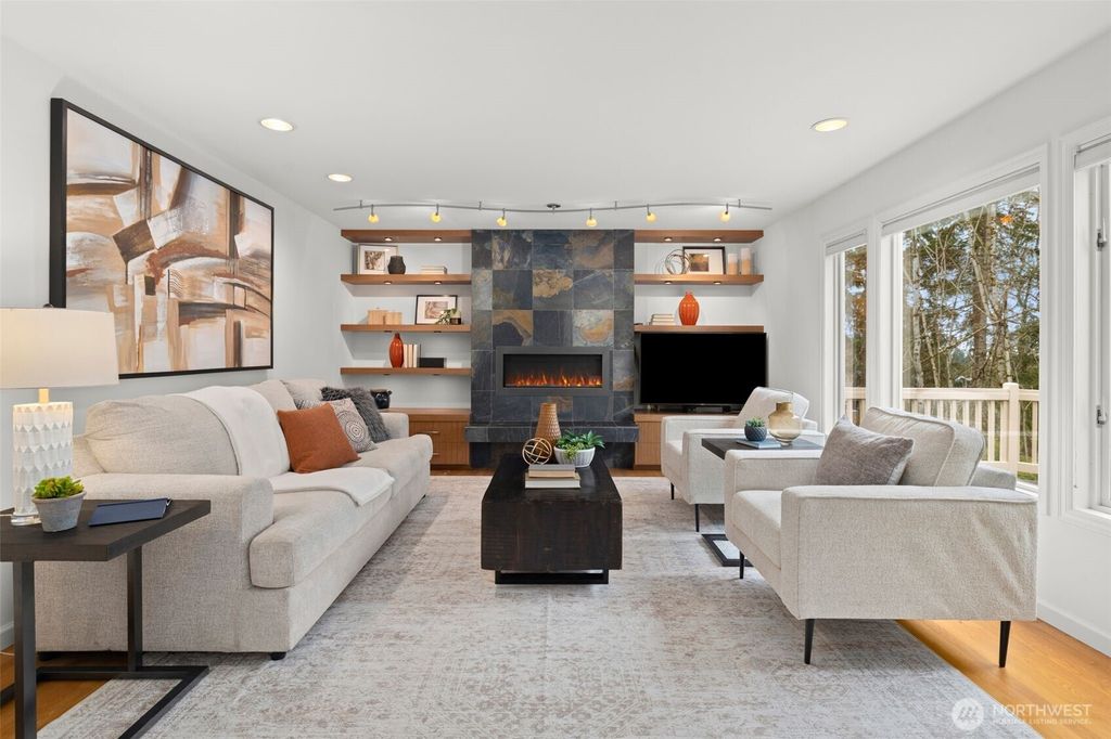 Photo of 16880 SE 56th Place, Bellevue, WA 98006 (MLS # 2486846)