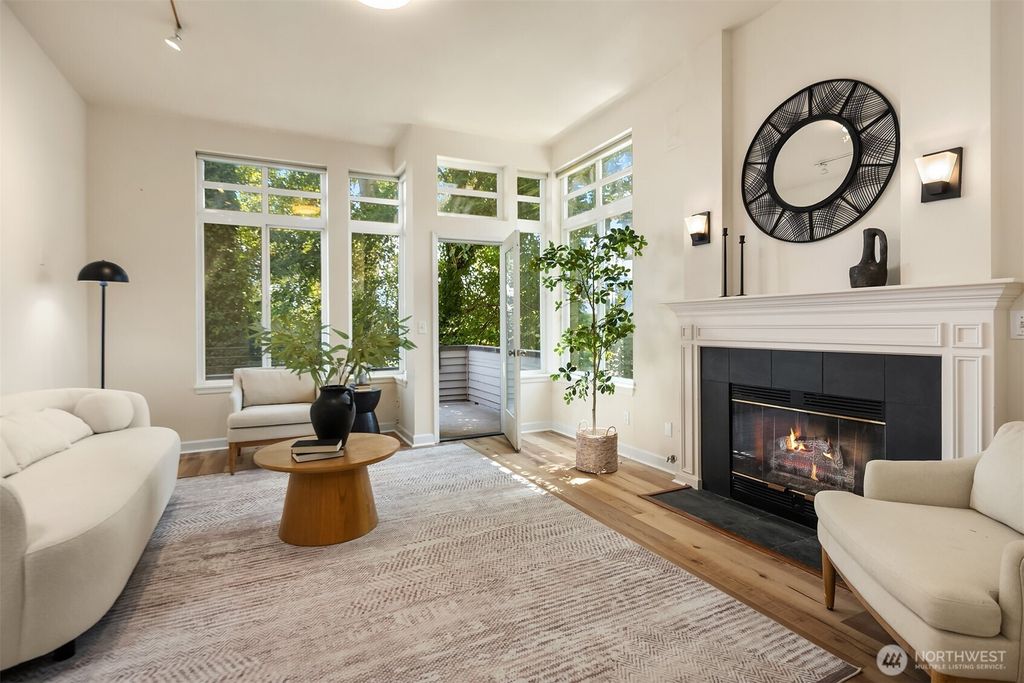 Photo of 314 25th Avenue E, Seattle, WA 98112 (MLS # 2553523)
