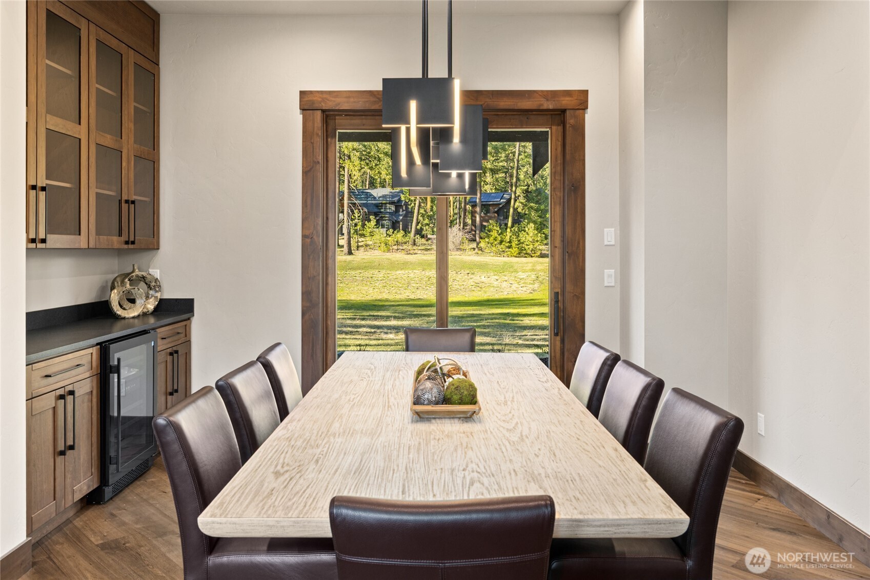Cle Elum, Washington, 98922, United States, 5 Bedrooms Bedrooms, ,6 BathroomsBathrooms,Residential,Active,2012925