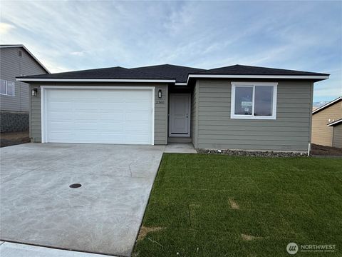Photo of 2360 2nd Street SE, East Wenatchee, WA 98802 (MLS # 2447838)