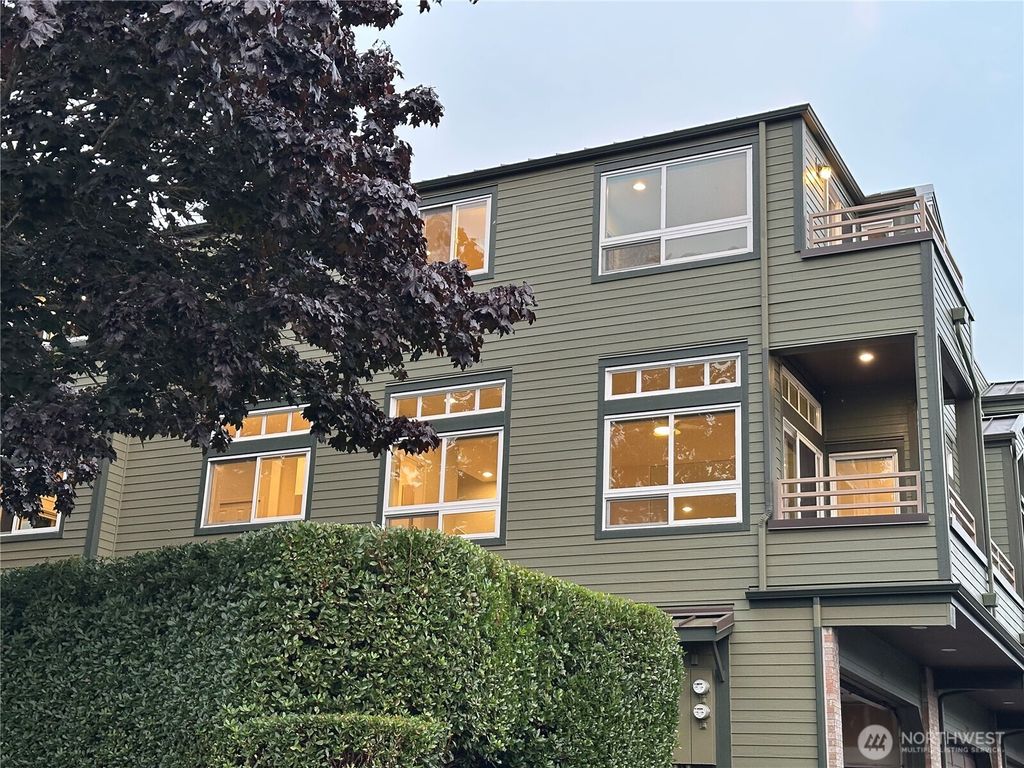 Photo of 327 2nd Avenue S, Kirkland, WA 98033 (MLS # 2439735)