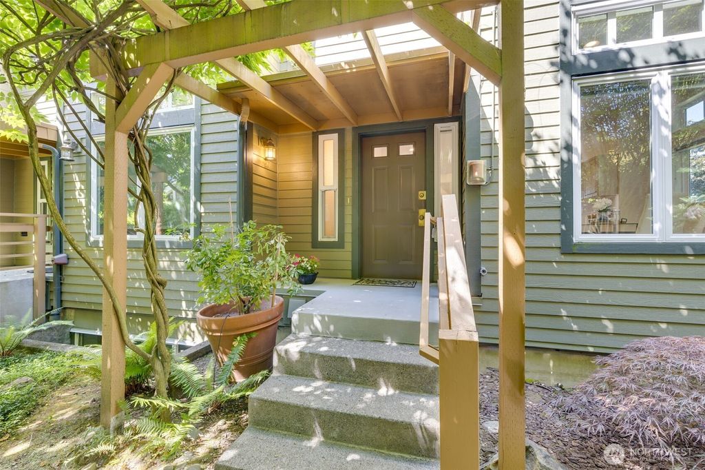 Photo of 327 2nd Avenue S, Kirkland, WA 98033 (MLS # 2439735)