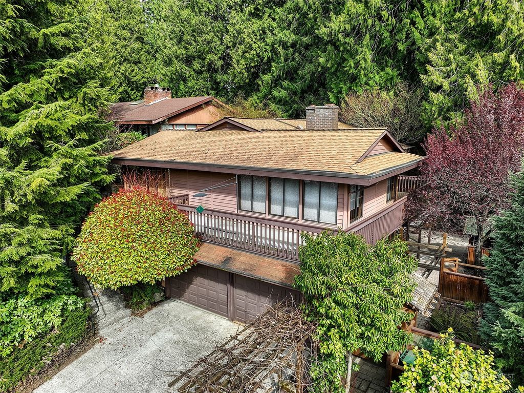 Photo of 11026 39th Avenue NE, Seattle, WA 98125 (MLS # 2212772)