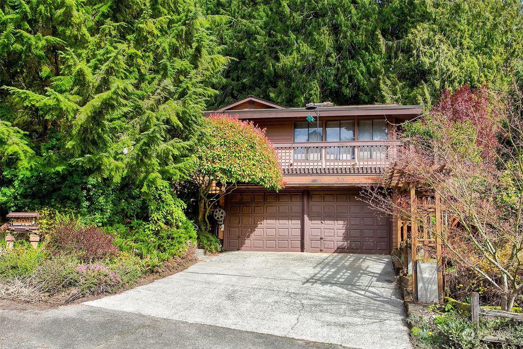 Photo of 11026 39th Avenue NE, Seattle, WA 98125 (MLS # 2212772)