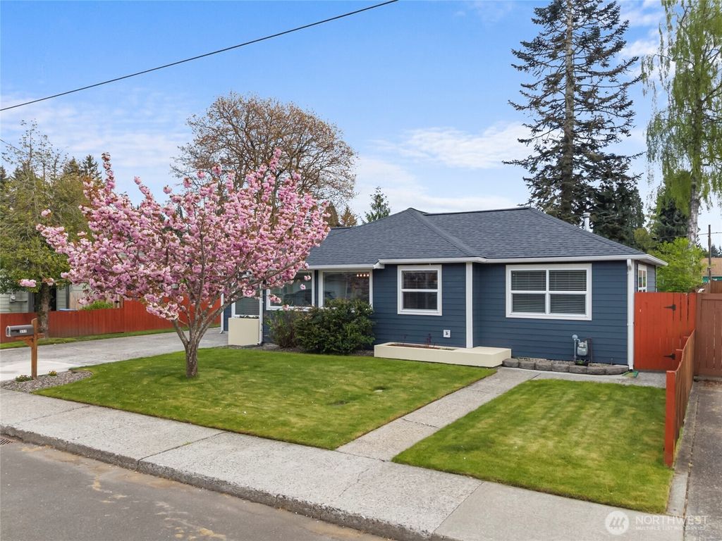 Photo of 317 Laurelhurst Drive SE, Tumwater, WA 98501 (MLS # 2513347)