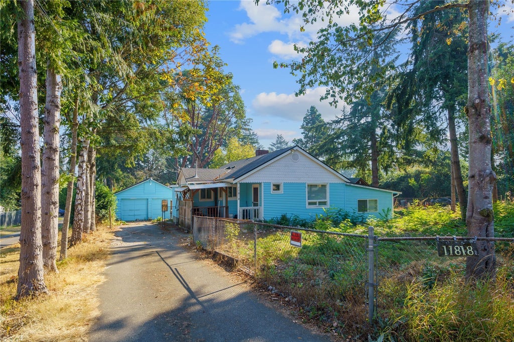 Photo of 11818 14th Avenue S, Seattle, WA 98168 (MLS # 2592788)
