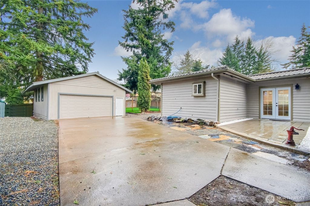 Photo of 2308 NE 27th Street, Renton, WA 98056 (MLS # 2353586)