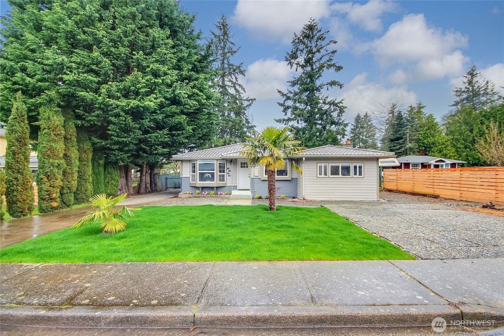 Photo of 2308 NE 27th Street, Renton, WA 98056 (MLS # 2353586)