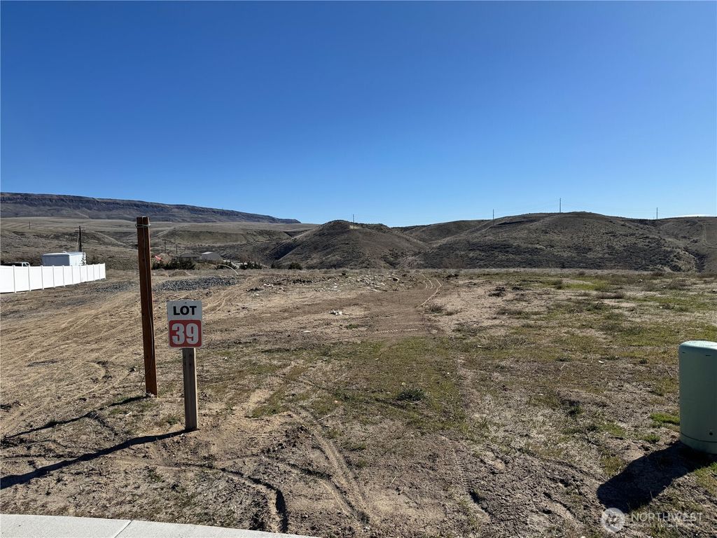 Photo of 904 NE Conner Court, East Wenatchee, WA 98802 (MLS # 2487291)