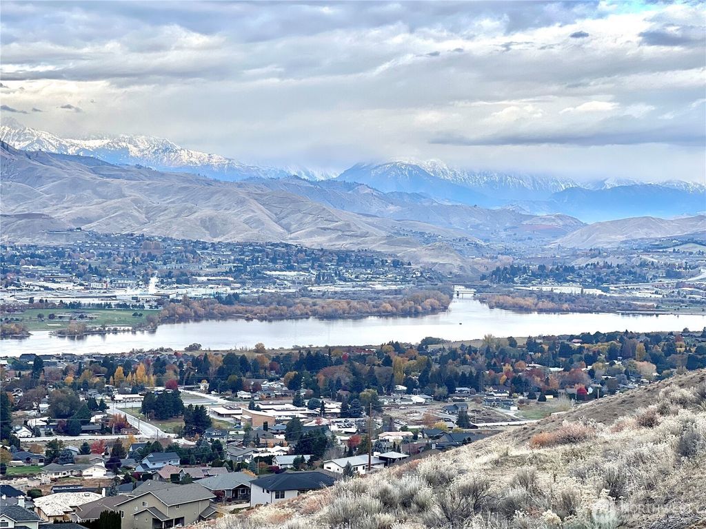 Photo of 904 NE Conner Court, East Wenatchee, WA 98802 (MLS # 2487291)