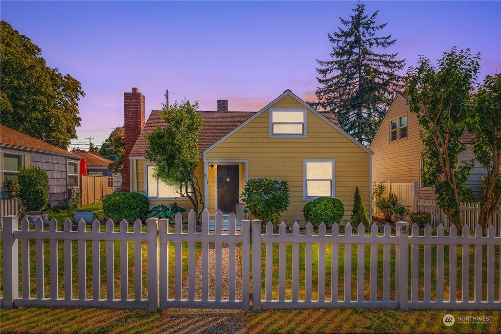 Photo of 611 NW 48th Street, Seattle, WA 98107 (MLS # 2300270)