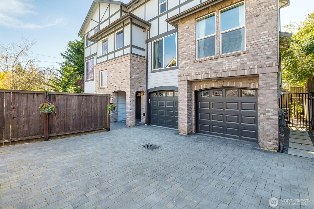 Photo of 421 NE 60th Street, Seattle, WA 98115 (MLS # 2497051)