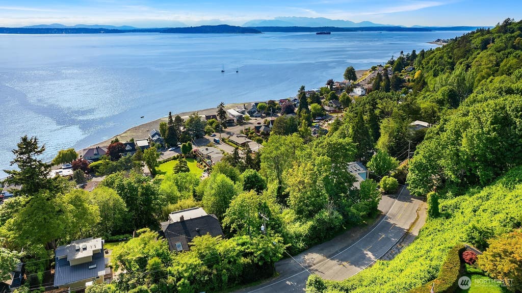 Photo of 5215 SW Jacobsen Road, Seattle, WA 98136 (MLS # 2571408)