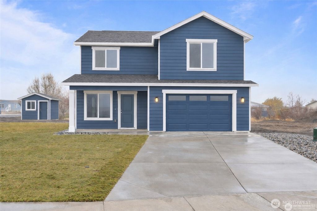 Photo of 605 Kent Avenue, Royal City, WA 99357 (MLS # 2468861)