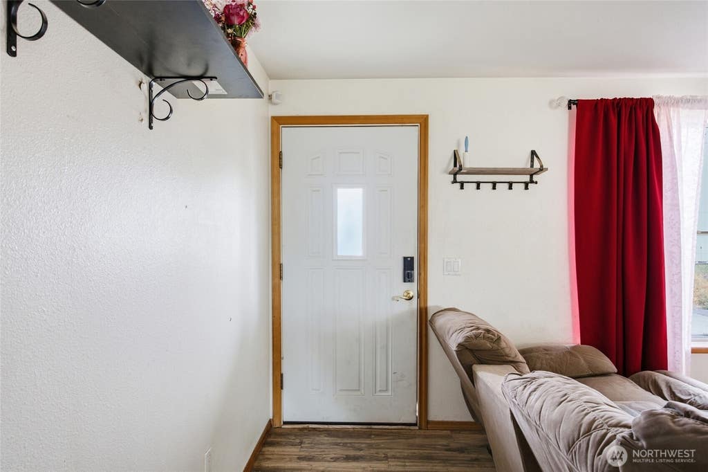 Photo of 1227 Lowry Street, Moses Lake, WA 98837 (MLS # 2562392)
