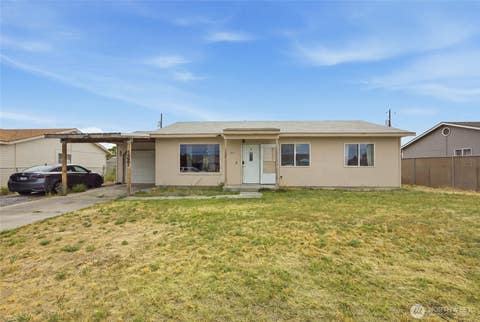 Photo of 1227 Lowry Street, Moses Lake, WA 98837 (MLS # 2562392)
