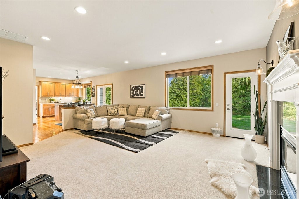 Photo of 11605 6th Avenue NE, Marysville, WA 98271 (MLS # 2586914)