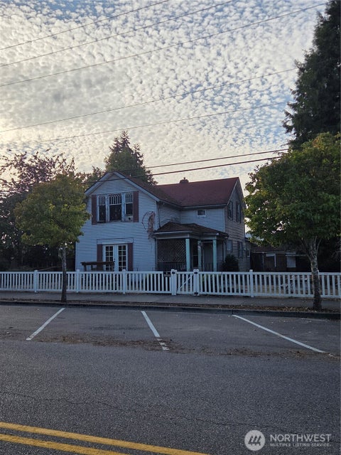 Photo of 111 Calistoga Street E, Orting, WA 98360 (MLS # 2573178)