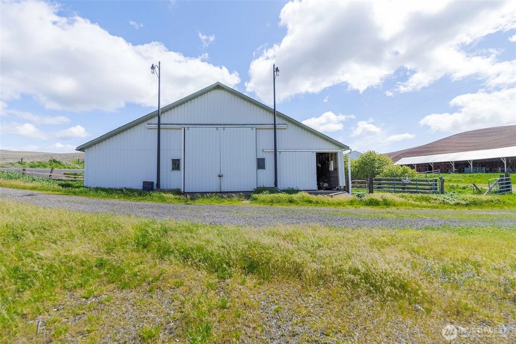 Photo of 950 Lewis Peak Road, Waitsburg, WA 99361 (MLS # 2519369)