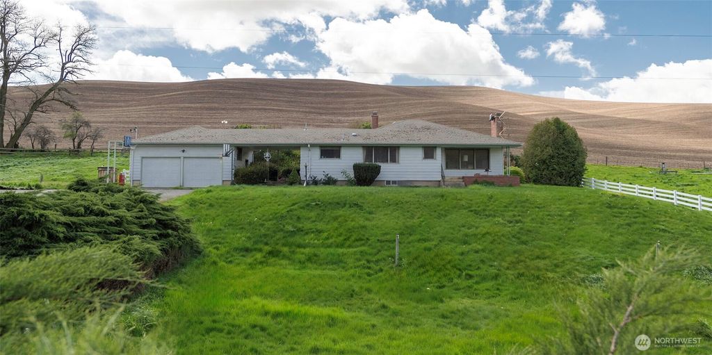 Photo of 950 Lewis Peak Road, Waitsburg, WA 99361 (MLS # 2519369)